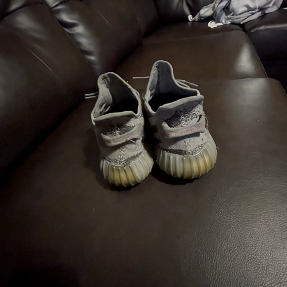 grey Yeezy 350 - Picture 1 of 4